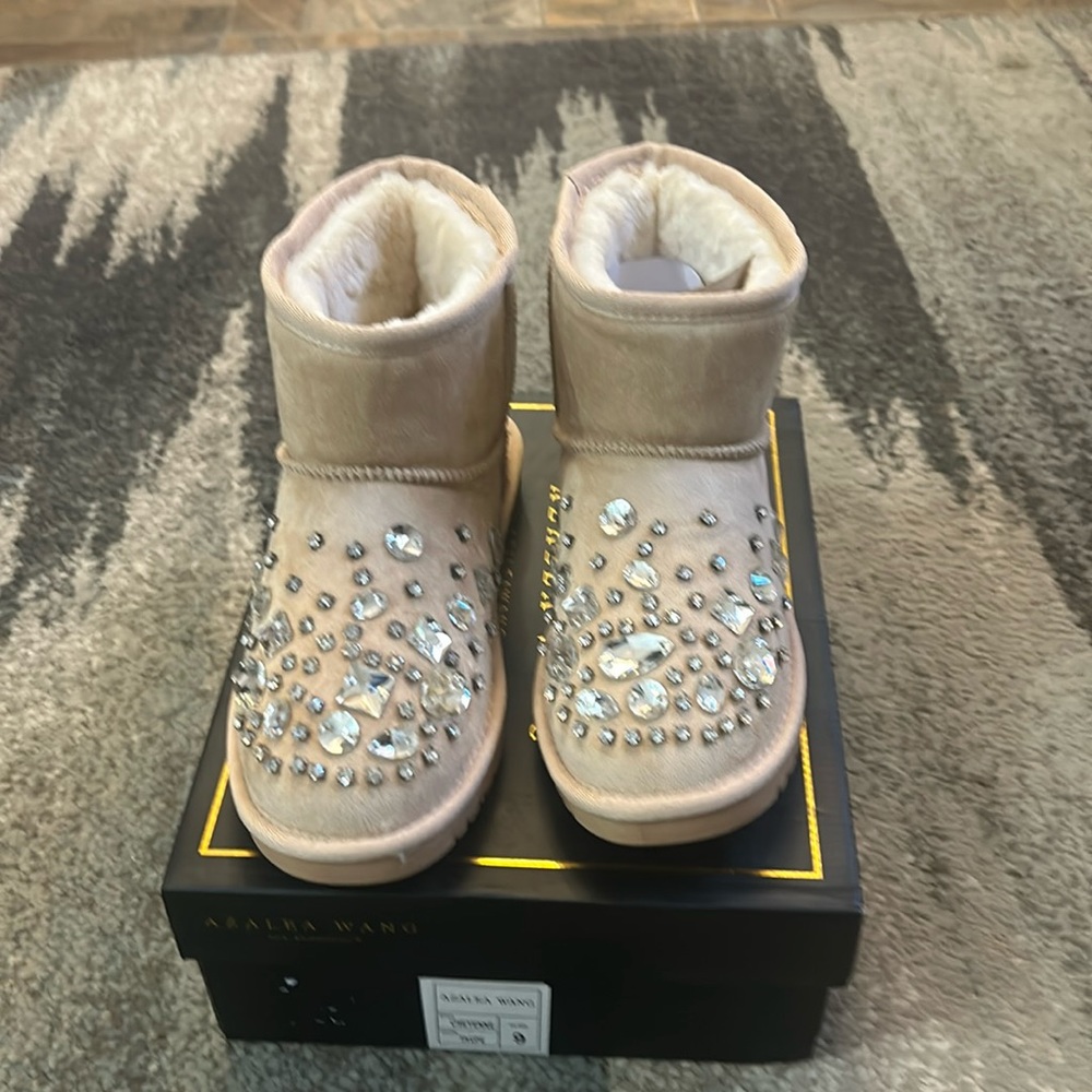 Women's Embellished Tan Winter Boots with Faux Fur Lining